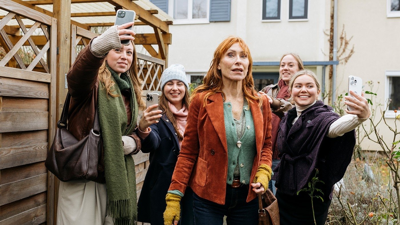 Being Famous for Beginners