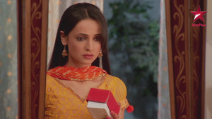 Arnav Buys Bangles
