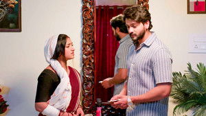 Karthik Stands Up for Deepa