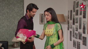 Khushi Rejects Arnav's Gift