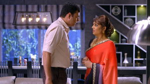 Shravan Insults Suman in Front of Media