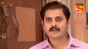 Makundi Teaches His Chilldren