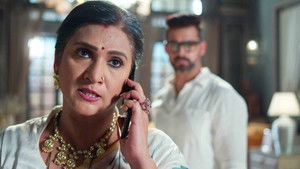 Sumitra Tries to Convince Rajneesh