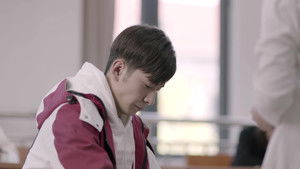 Xia Zhuo Returns to School to Complete Procedures