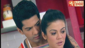 Abhimanyu Helps Nikki to Cook