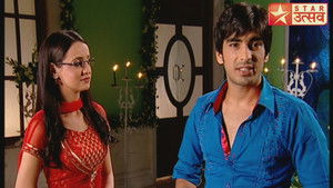 Gunjan Sees Masked Intruder