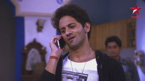 Saurabh Blackmails Sumit