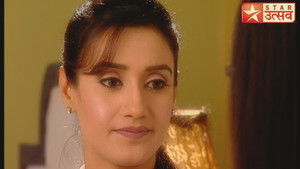 Nupur Gives a Gift to Mayank