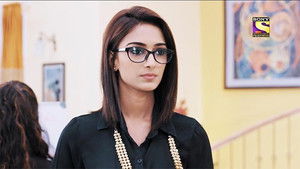 Vicky Sells Dev's Office Space to Sonakshi