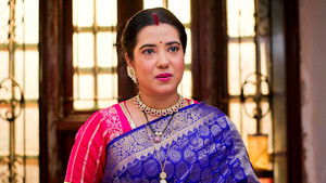 Bhagyashree Invites Deepa for Puja