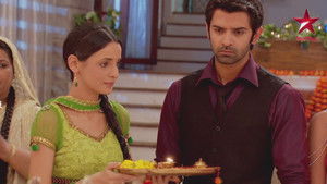 Arnav Attends the Pooja