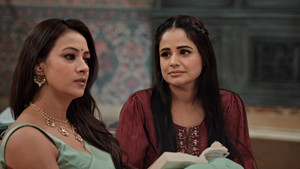 Noina Threatens Gayatri