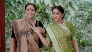 Gomati's Visit Stuns Praveena