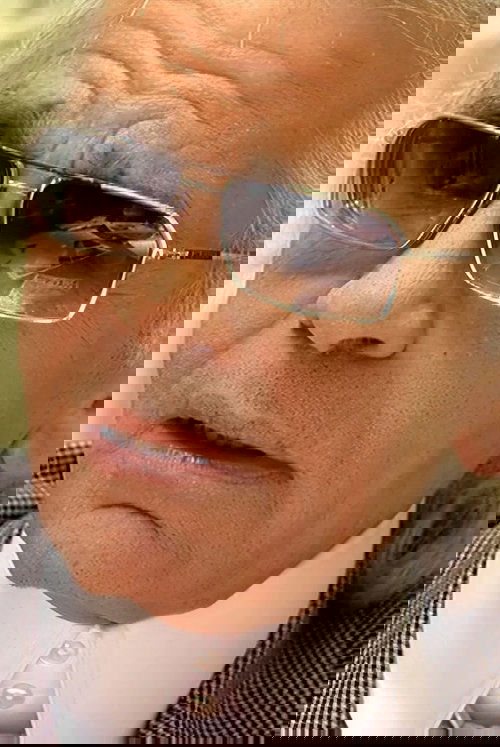 Karl - Der Mann hinter der Maske