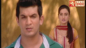 Mayank Gives Nupur the Necklace