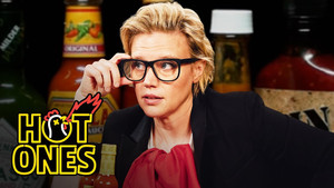 Kate McKinnon Gets Weird While Eating Spicy Wings