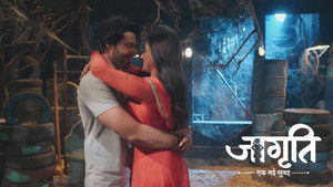 Suraj Defuses The Bomb Strapped to Jagriti