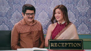 Angoori’s Glasses and the Resort’s New Guest